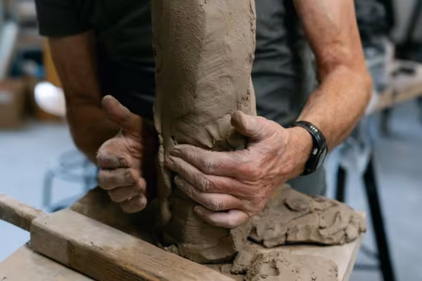 handvormen en boetseren in klei, beeld maken