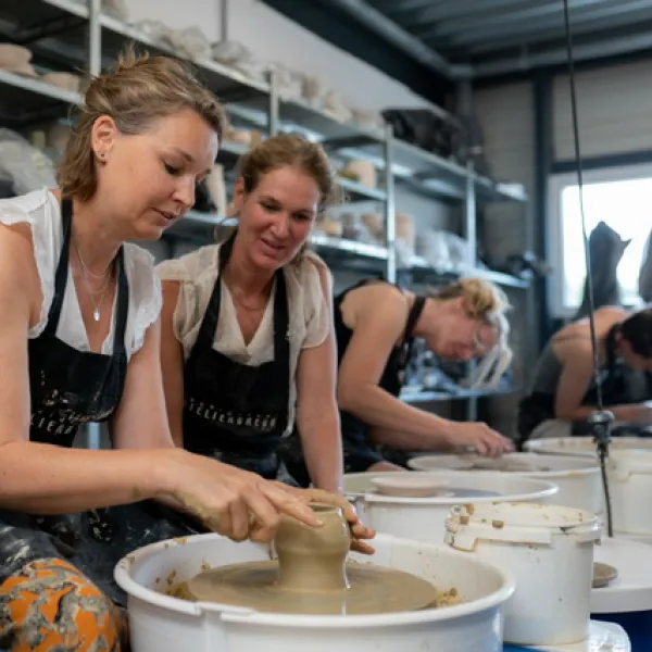 groepsactiviteit pottenbakken