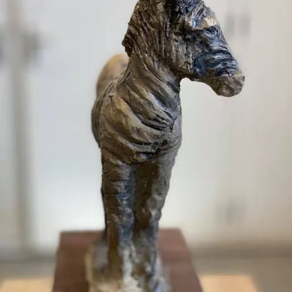 zebra's van klei in opdracht van Levant