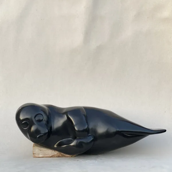 beeld van zeehond in noir de Mazy