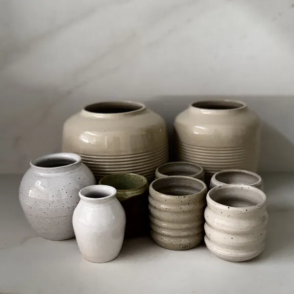 servies gedraaid van keramiek pottenbakken