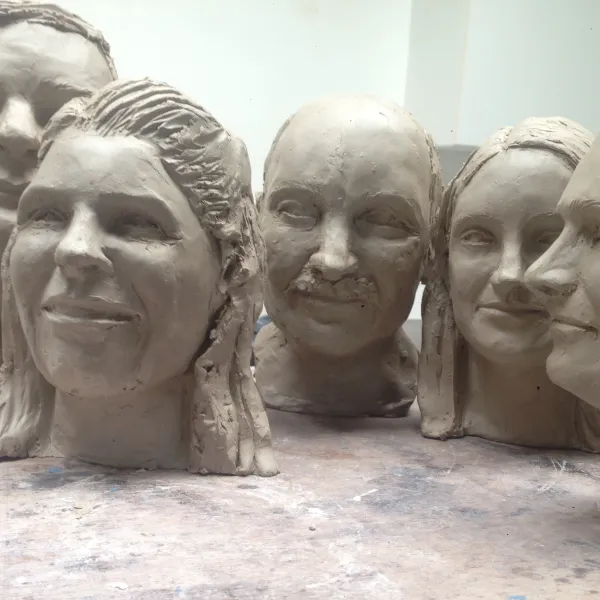 beeld van klei Portet familie