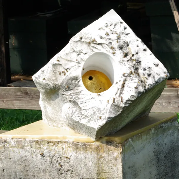 marmer en franse kalksteen beehouse  | Atelierbreda- Arjen Knook