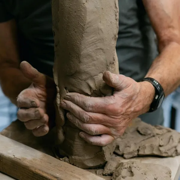 handvormen en boetseren in klei, beeld maken