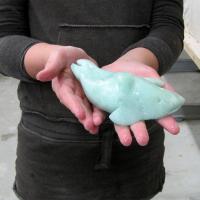 dolfijn beeldje van een speksteen kinderfeest